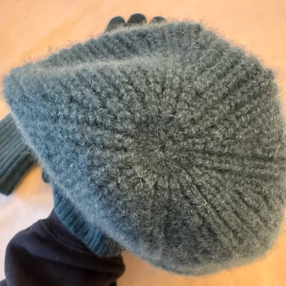 Like new! L.L. Bean Cashmere Beanie and Gloves Set - Picture 7 of 10